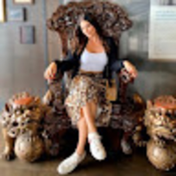 Meet your Posher, Lindsey - Picture 1 of 1